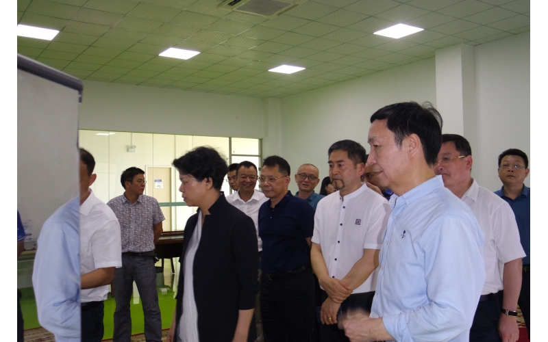 市委副書記、市長張迎春走訪智能制造企業(yè)，來我司調(diào)研，與我司高層領(lǐng)導(dǎo)親切會(huì)面。